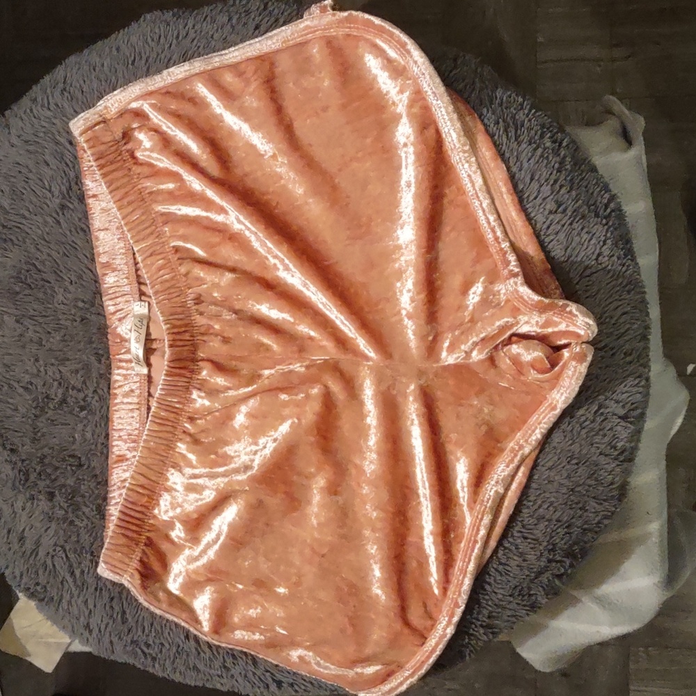 Heart Hips M pink shorts